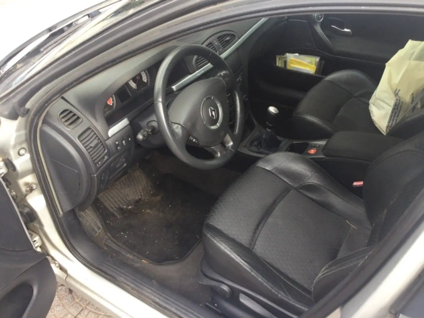 Renault Laguna Laguna Grandtour 2.0 dci Dynam (confort dynamique) Plateado - 2