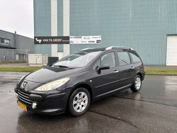 SW 1.6-16V Premium 110 PK. Mooie en zeer fijn rijd