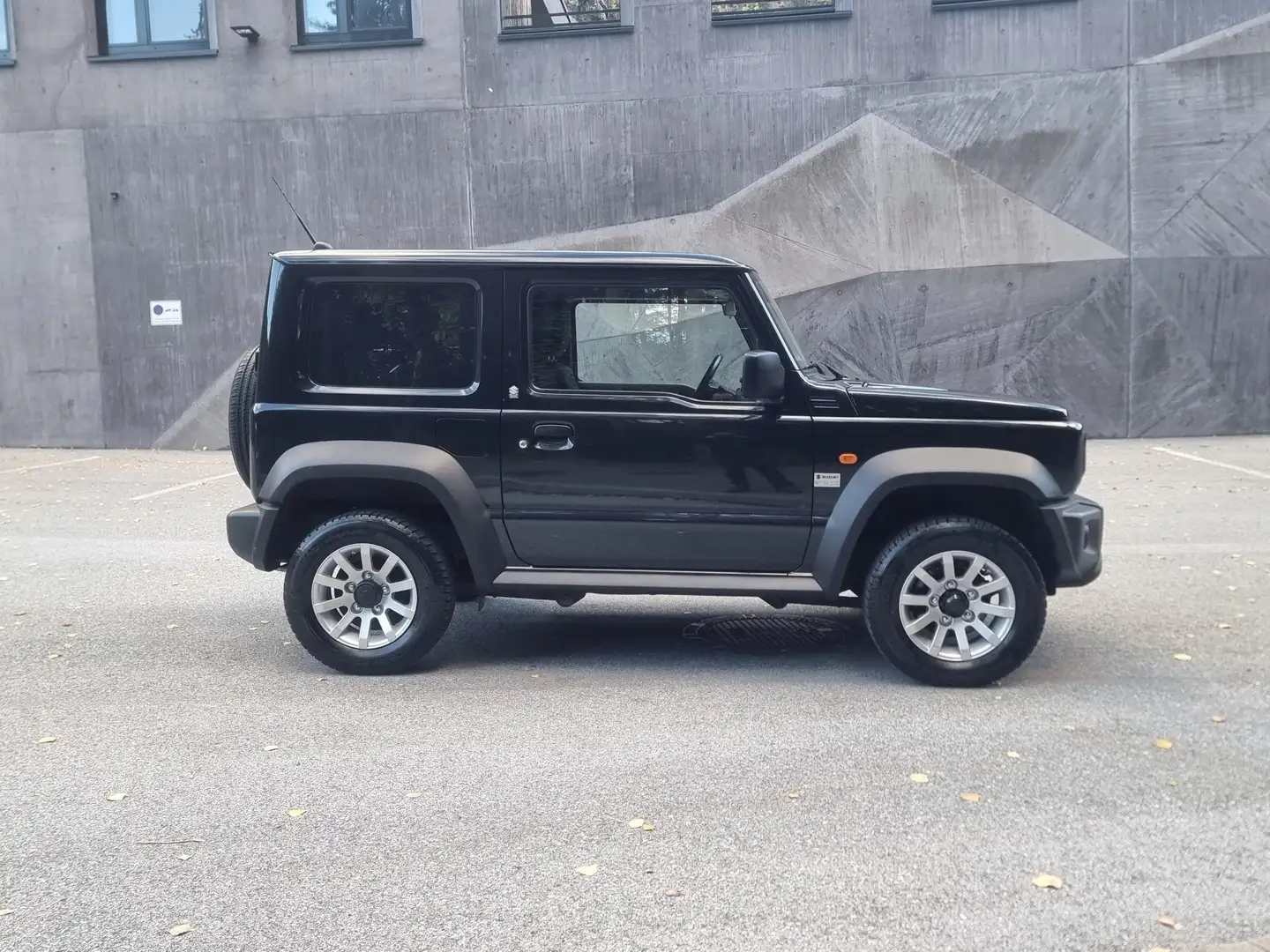 Suzuki Jimny 1,5 VVT Comfort AllGrip Schwarz - 2