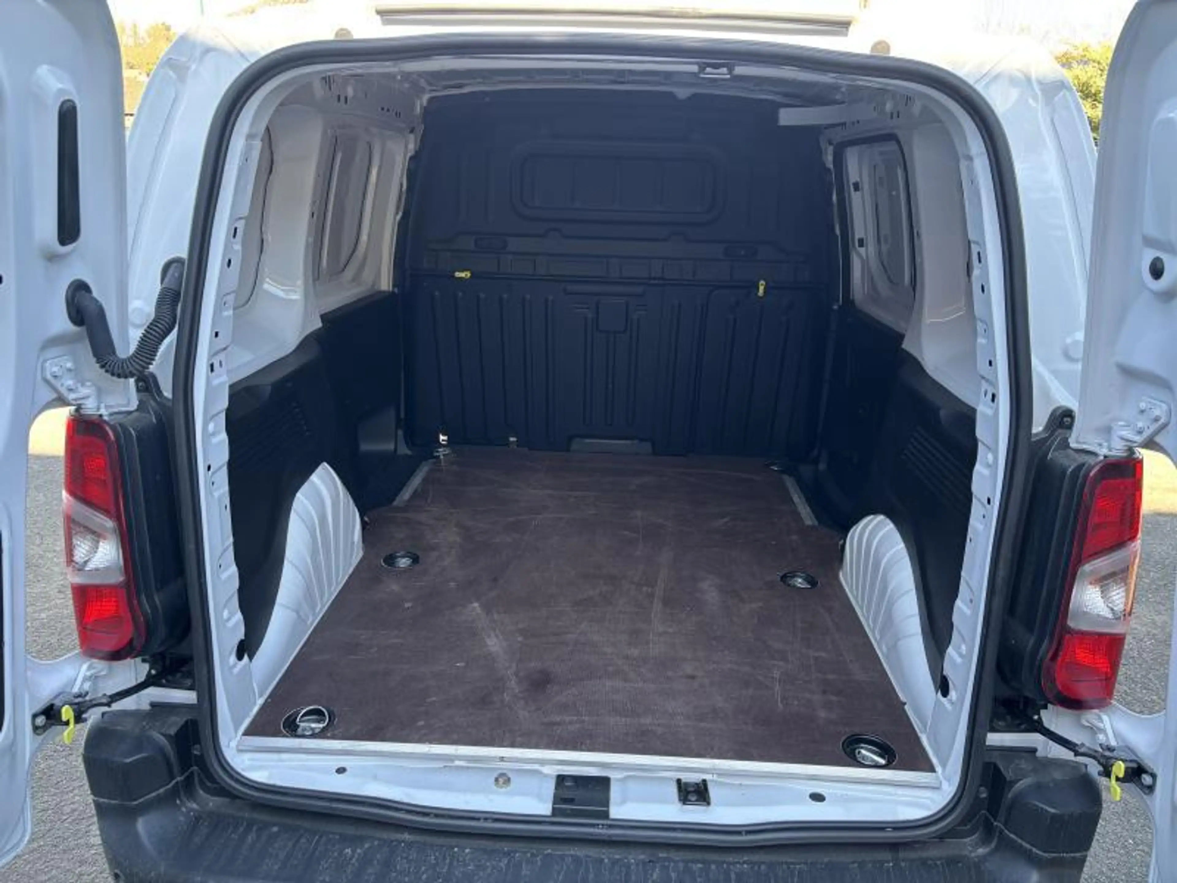 Peugeot Partner STANDARD LIGHT — photo 4