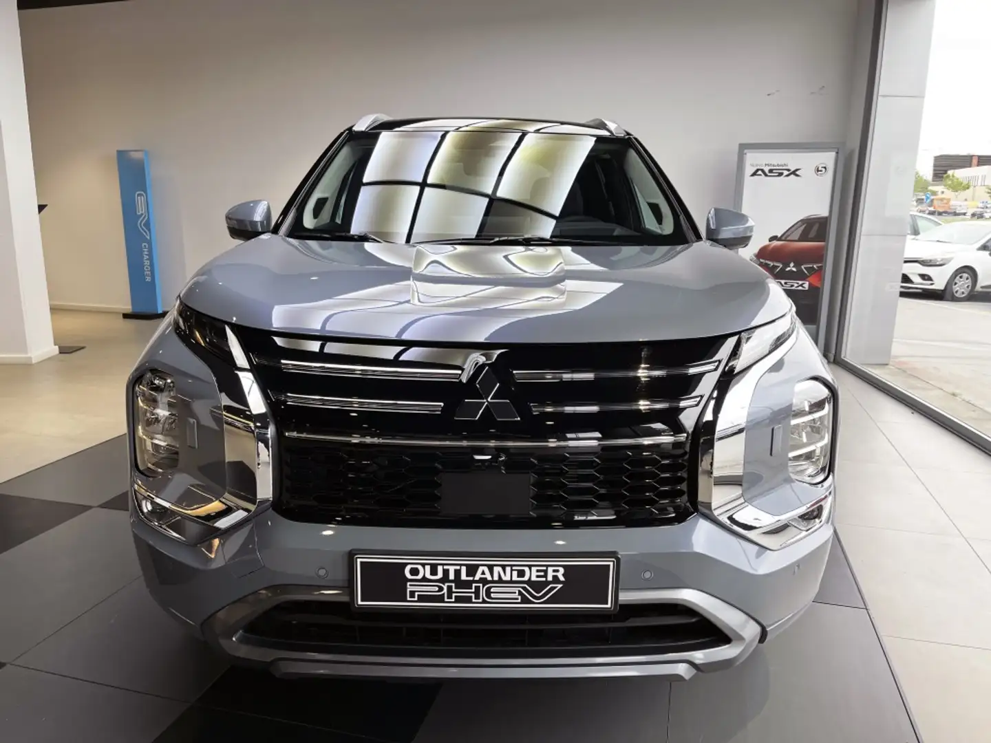 Mitsubishi Outlander PHEV Kaiteki+ 4WD Grijs - 2