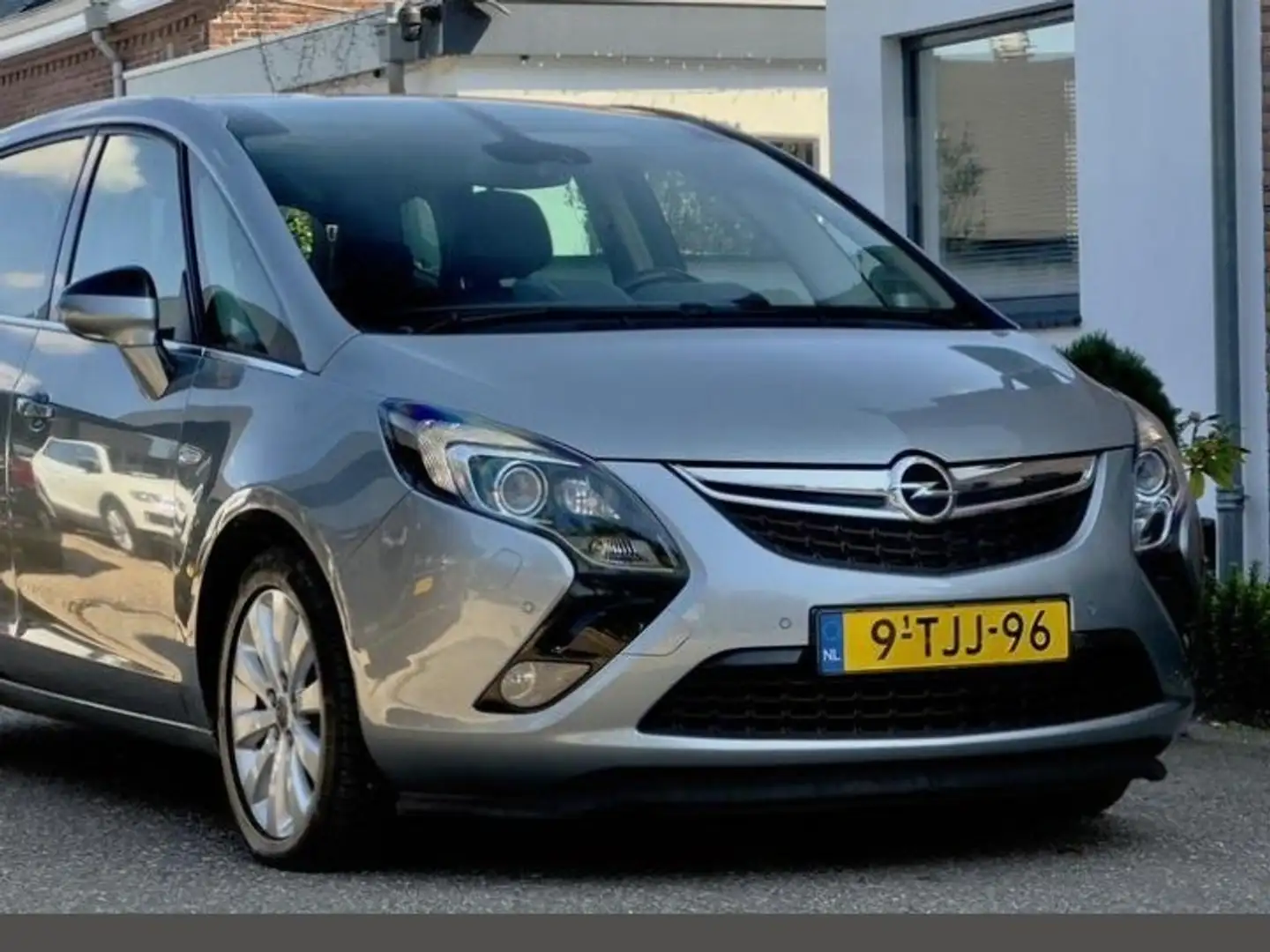 Opel Zafira Tourer 1.6 CDTI Cosmo 7p. Grijs - 2