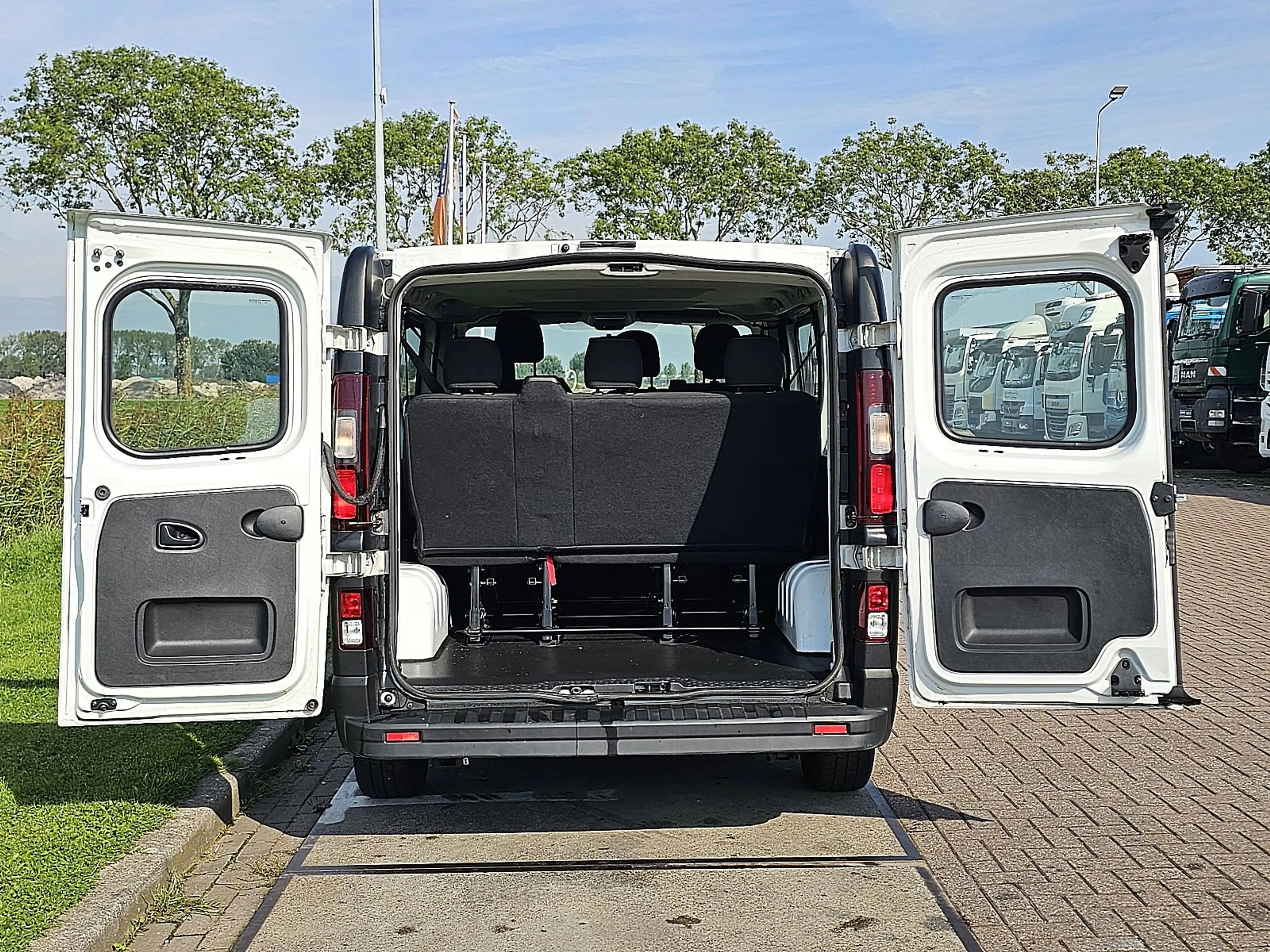 Opel Vivaro 1.6 L1 Combi 9p Airco — photo 12