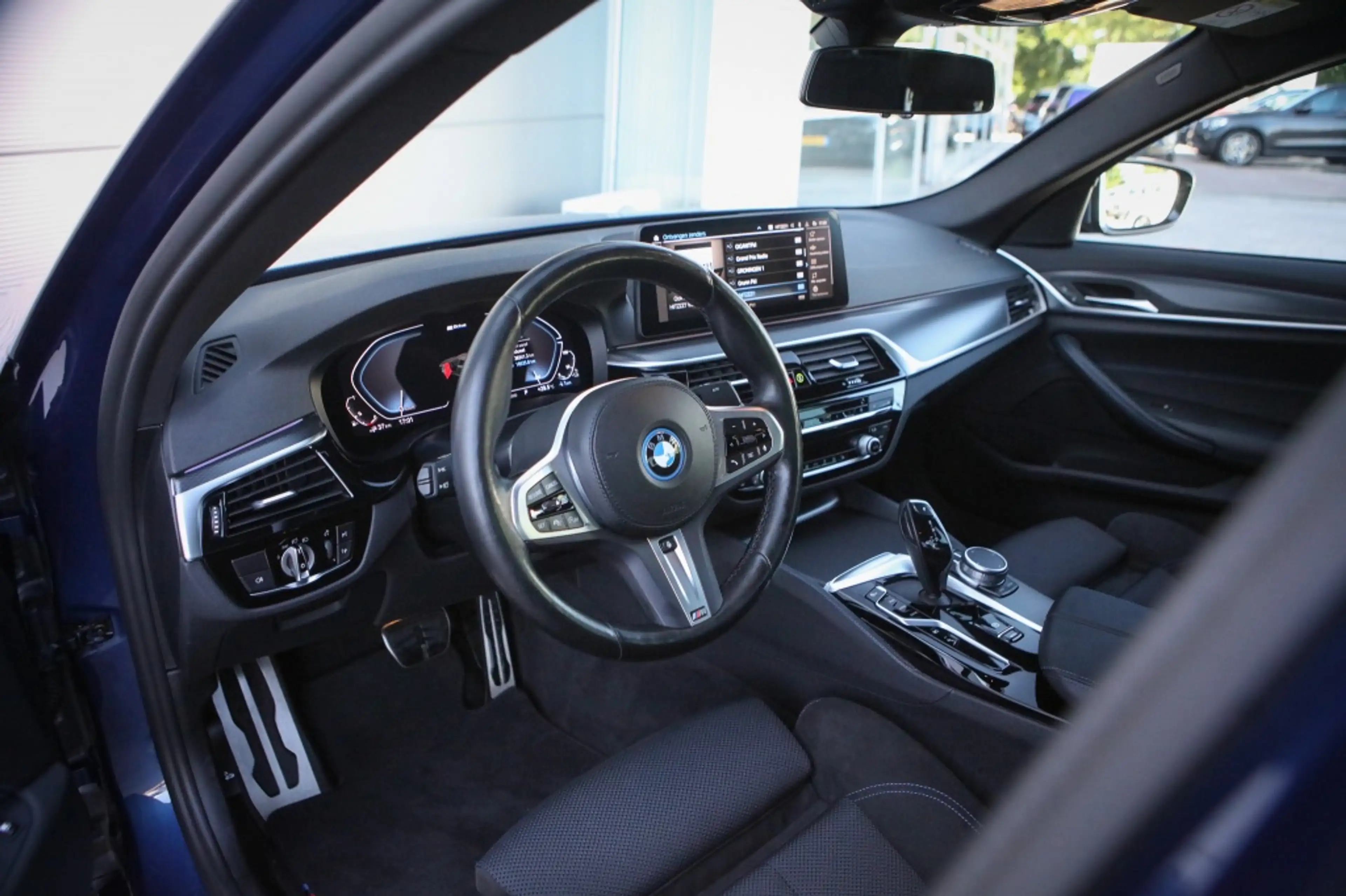 BMW 545 5-serie 545e M-Sport Sedan | BTW | — photo 3