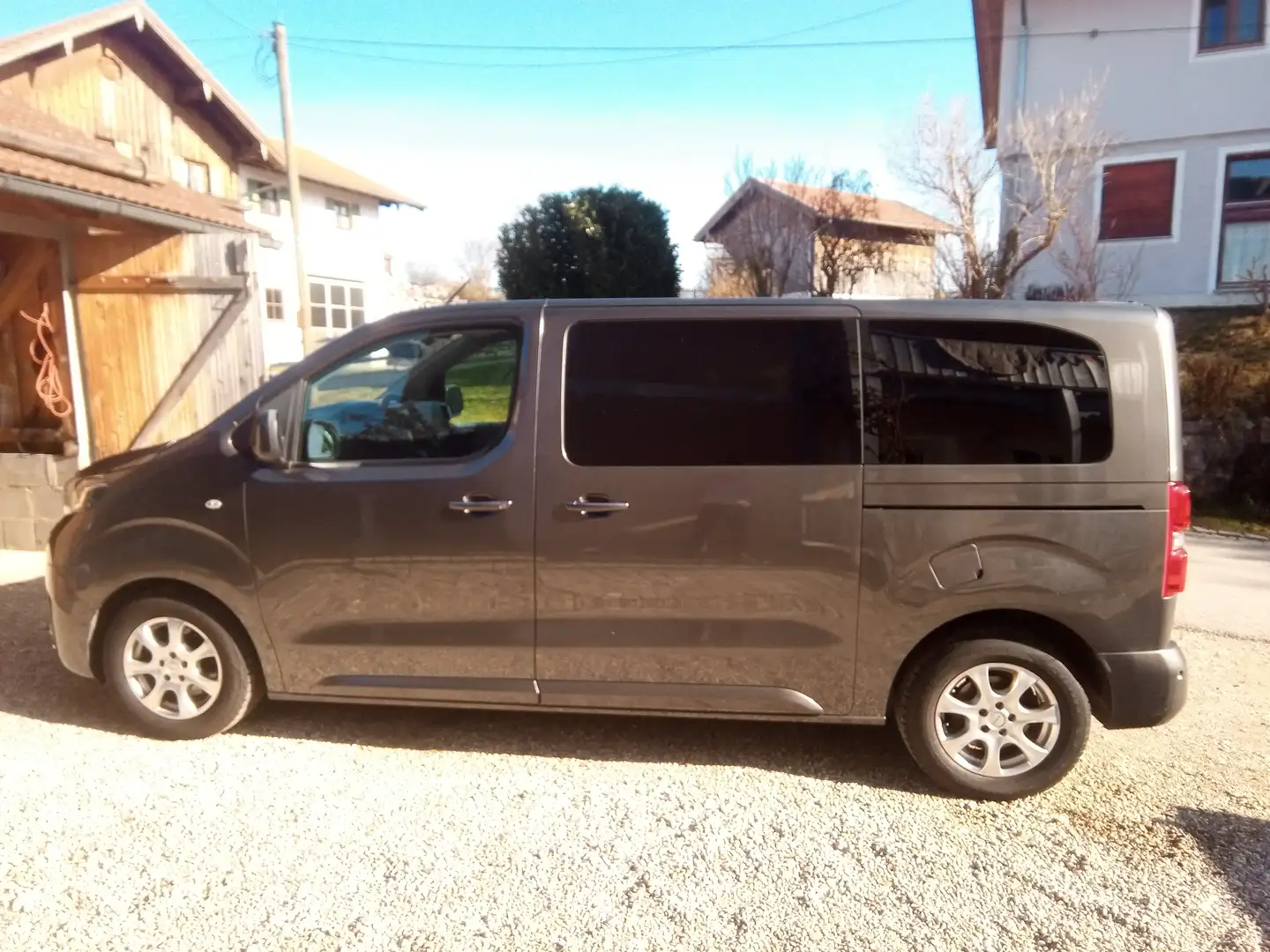 Toyota Proace Proace 2,0-l-D-4D L1 (8-Si.) Verso Family Comfort Grau - 1