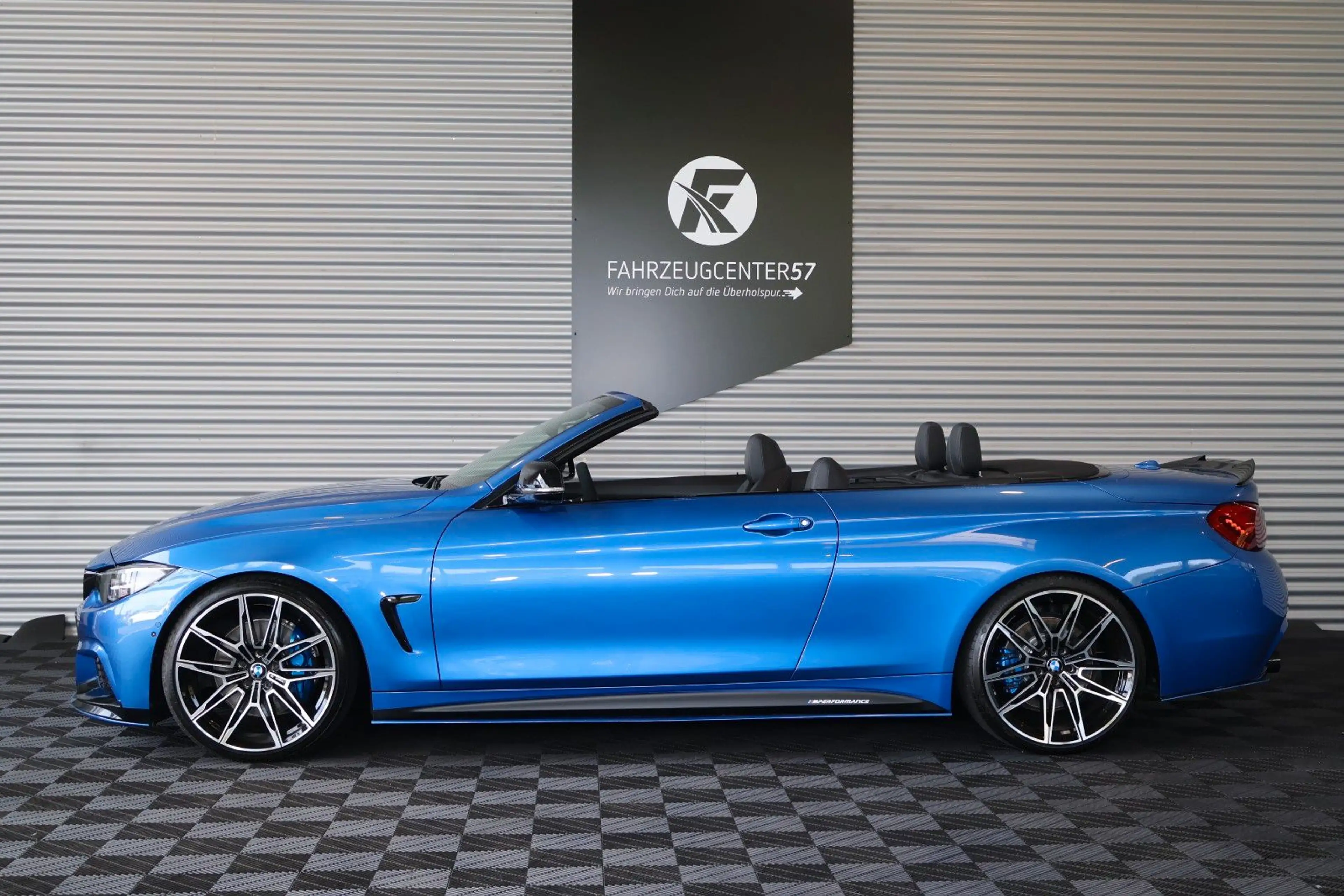 BMW 440 i xDrive Cabrio M-PAKET/H&K/HUD/360°/CARPLAY — photo 2