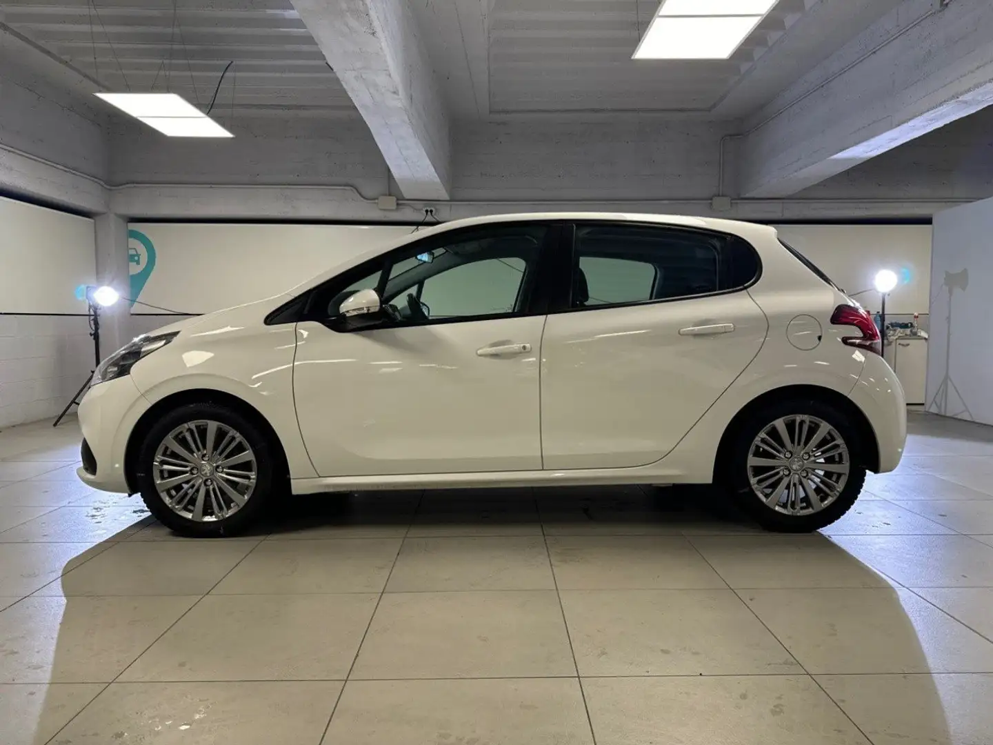 Peugeot 208 Active PureTech 82cv Blanco - 2