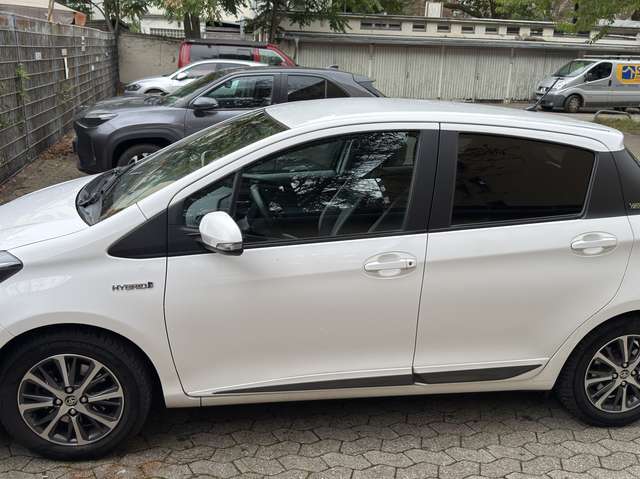 Imagine Toyota Yaris Hybrid 1.5 VVT-i Y20 Club