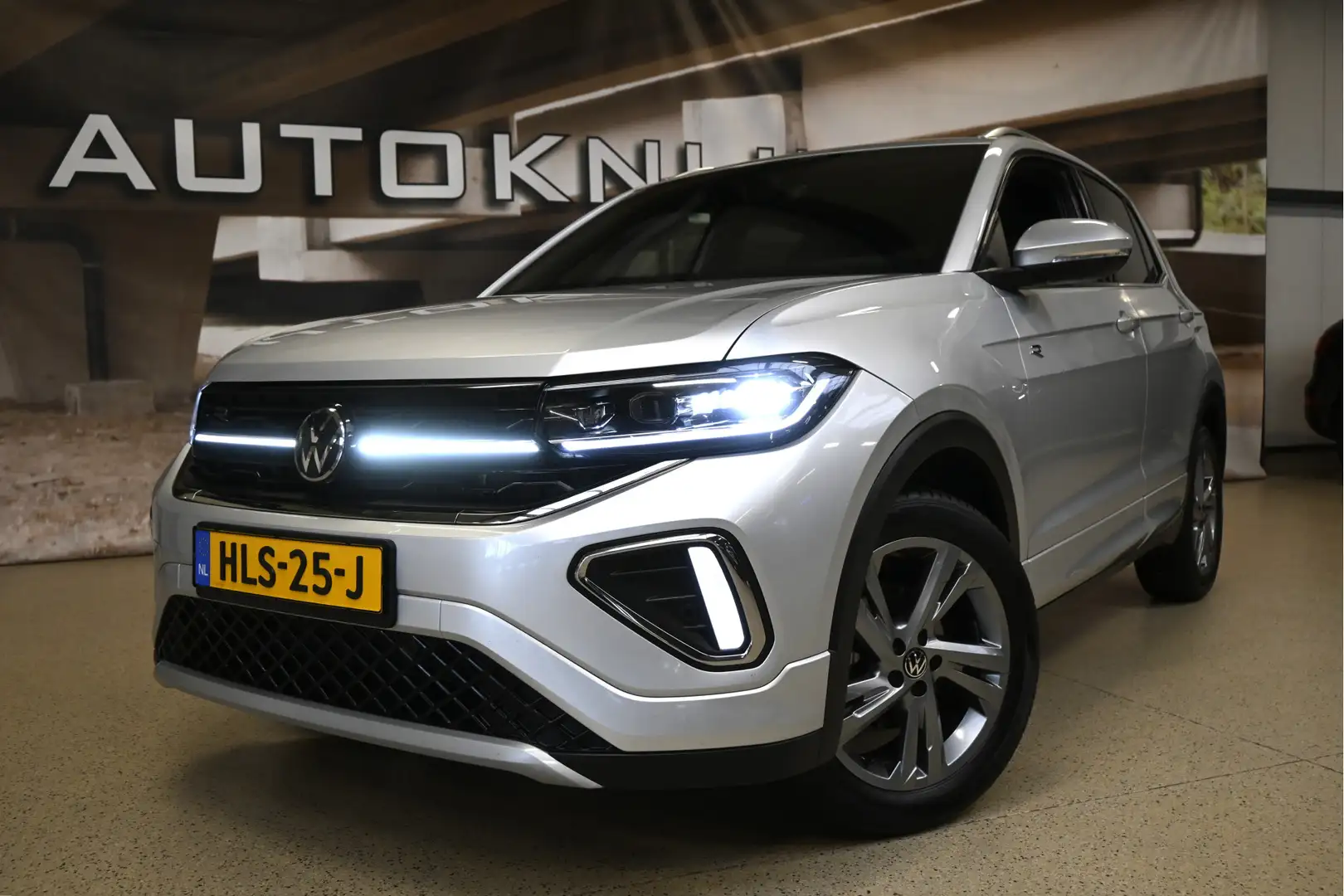 Volkswagen T-Cross 1.5 TSI 150pk R-Line | IQ. Light | Camera | Trekha Grau - 2