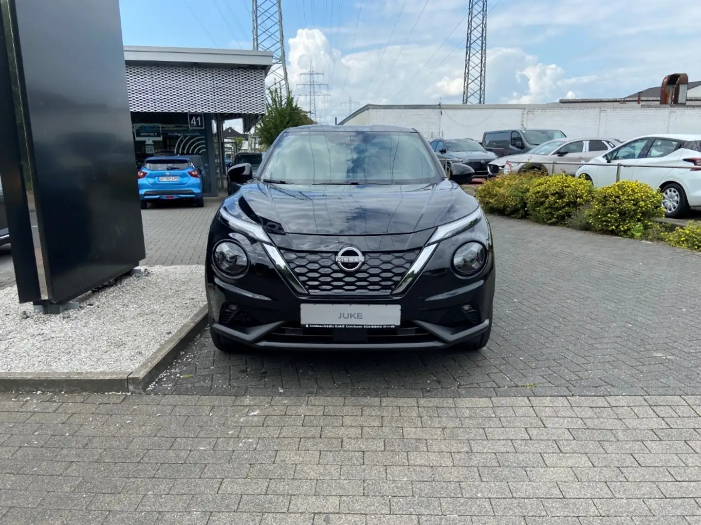 Nissan Juke TEKNA 1.6 Hybrid 143PS 4AMT Bose BFS Navi Leder di Negro - 2