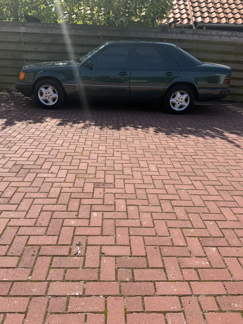 Mercedes-Benz 200 D - 2