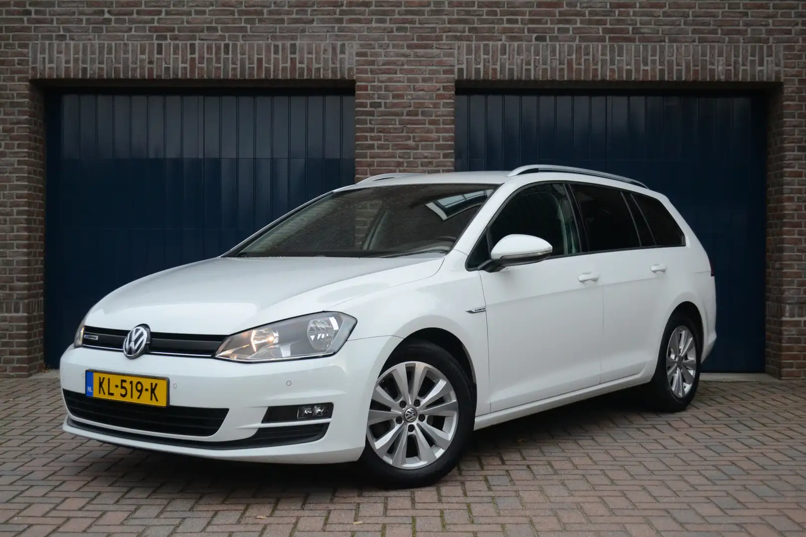 Volkswagen Golf Variant 1.0 TSI Connected Series | Trekhaak | Carplay/Andr Blanc - 1