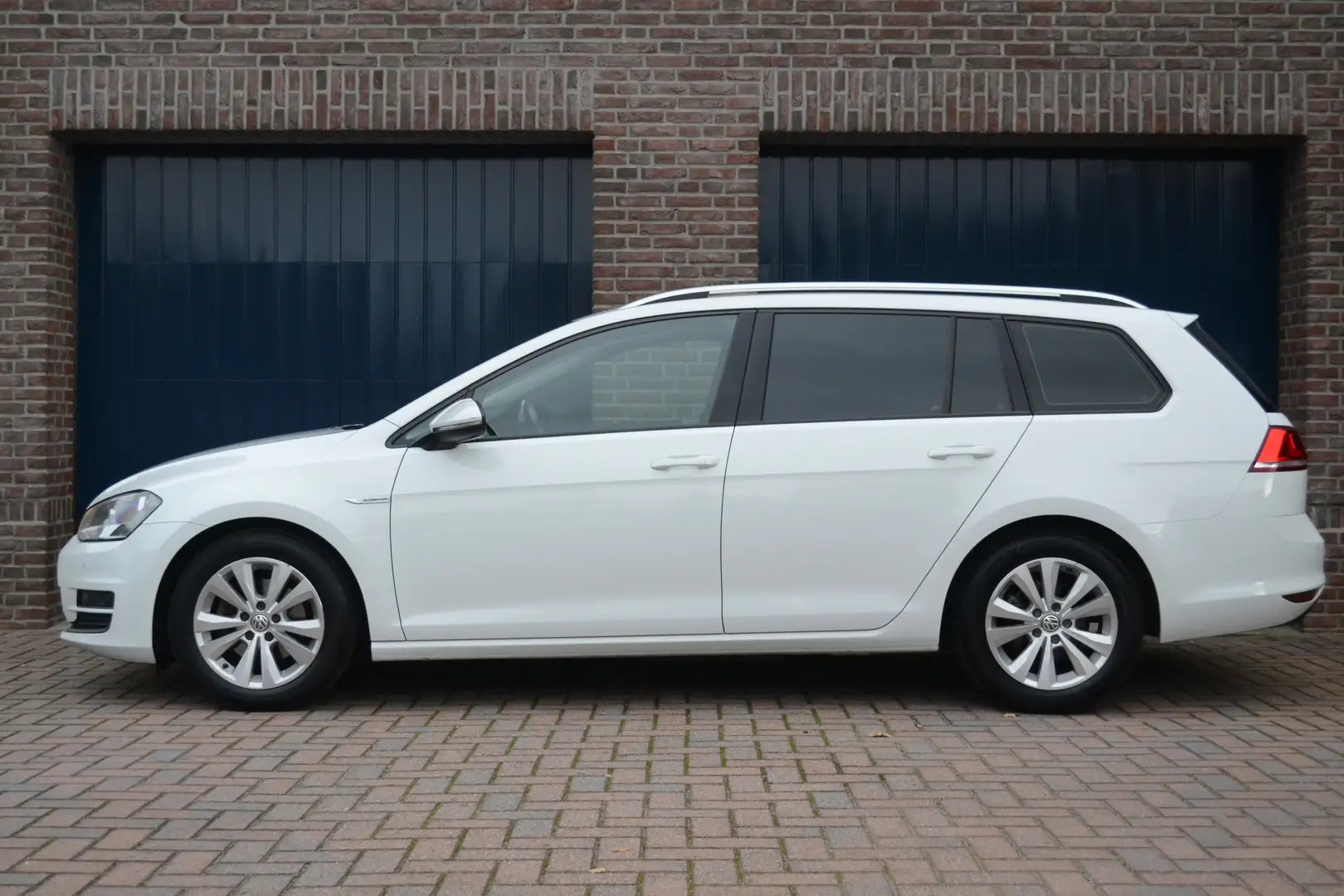 Volkswagen Golf Variant 1.0 TSI Connected Series | Trekhaak | Carplay/Andr Blanc - 2