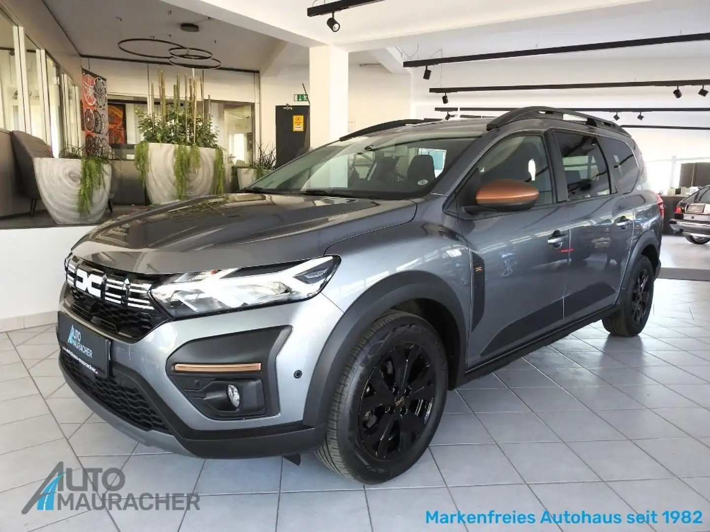 Dacia Jogger 1.6 E-TECH Hybrid 140 Extreme Grau - 1