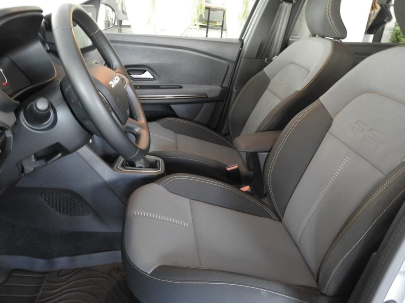 Dacia Jogger 1.6 E-TECH Hybrid 140 Extreme — photo 9