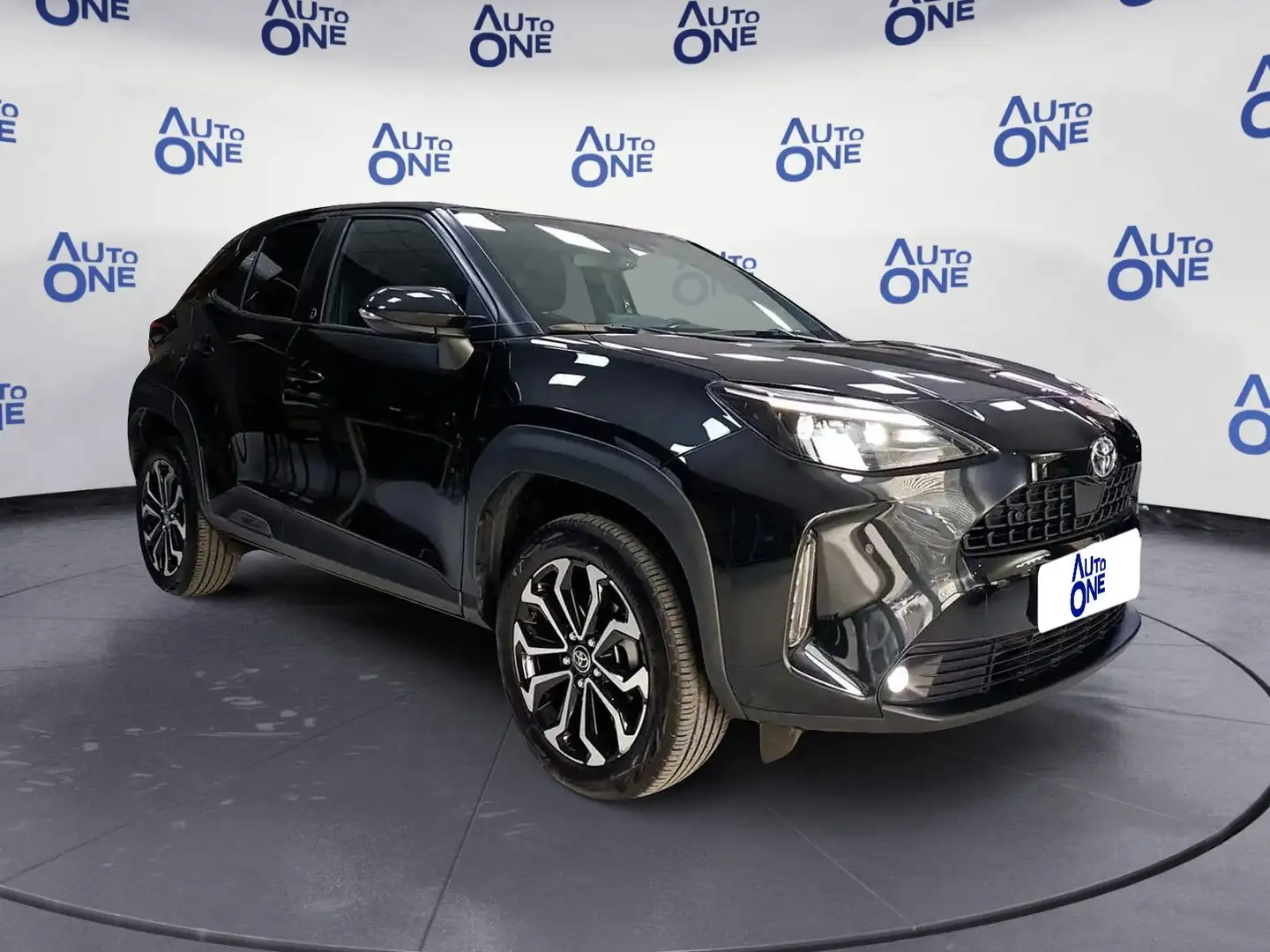 Toyota Yaris Cross 1.5 Hybrid 116Cv E-Cvt Auto Trend Zwart - 1
