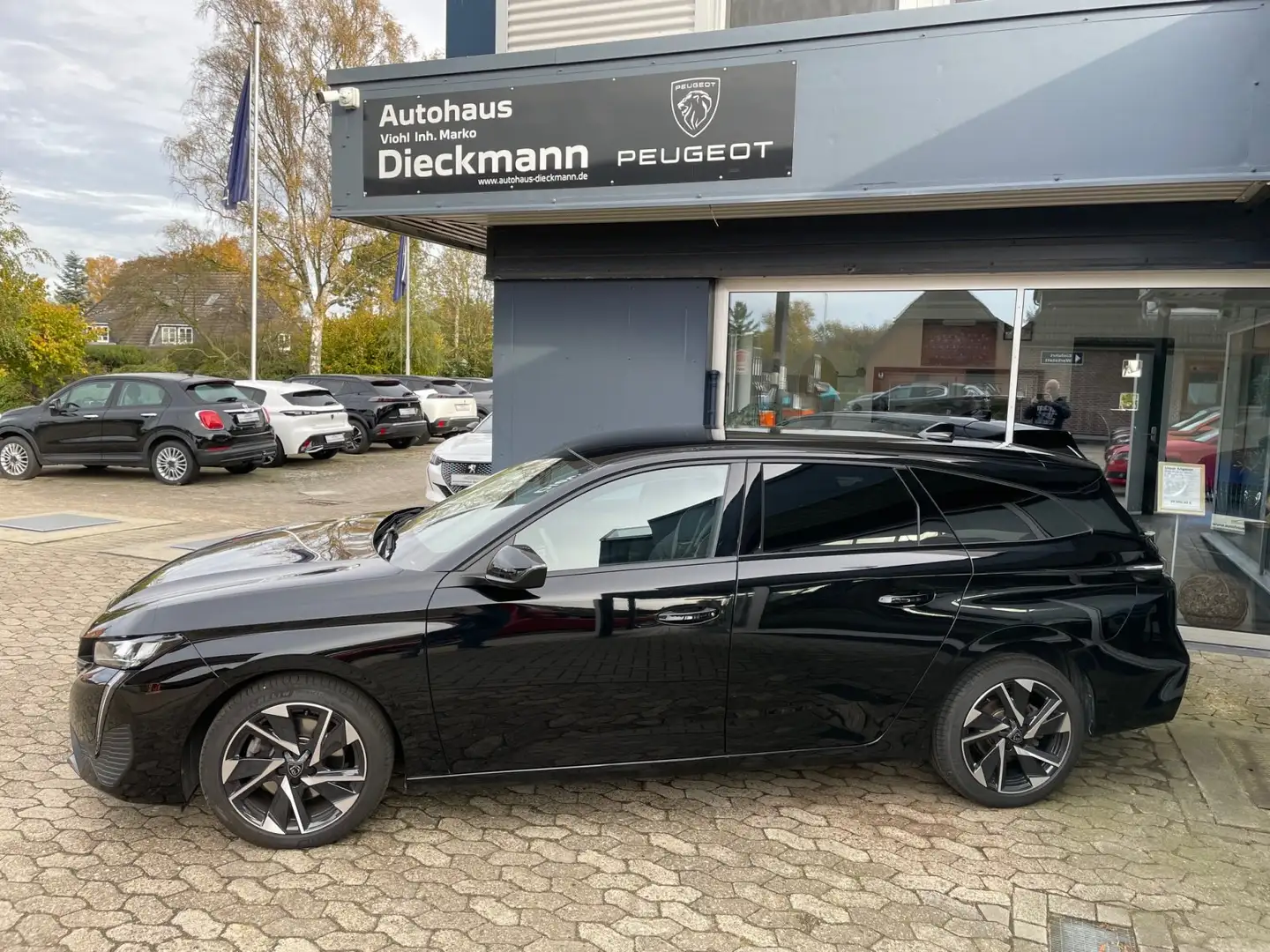 Peugeot 308 SW BlueHDi 130 EAT8 Allure Pack Schwarz - 2