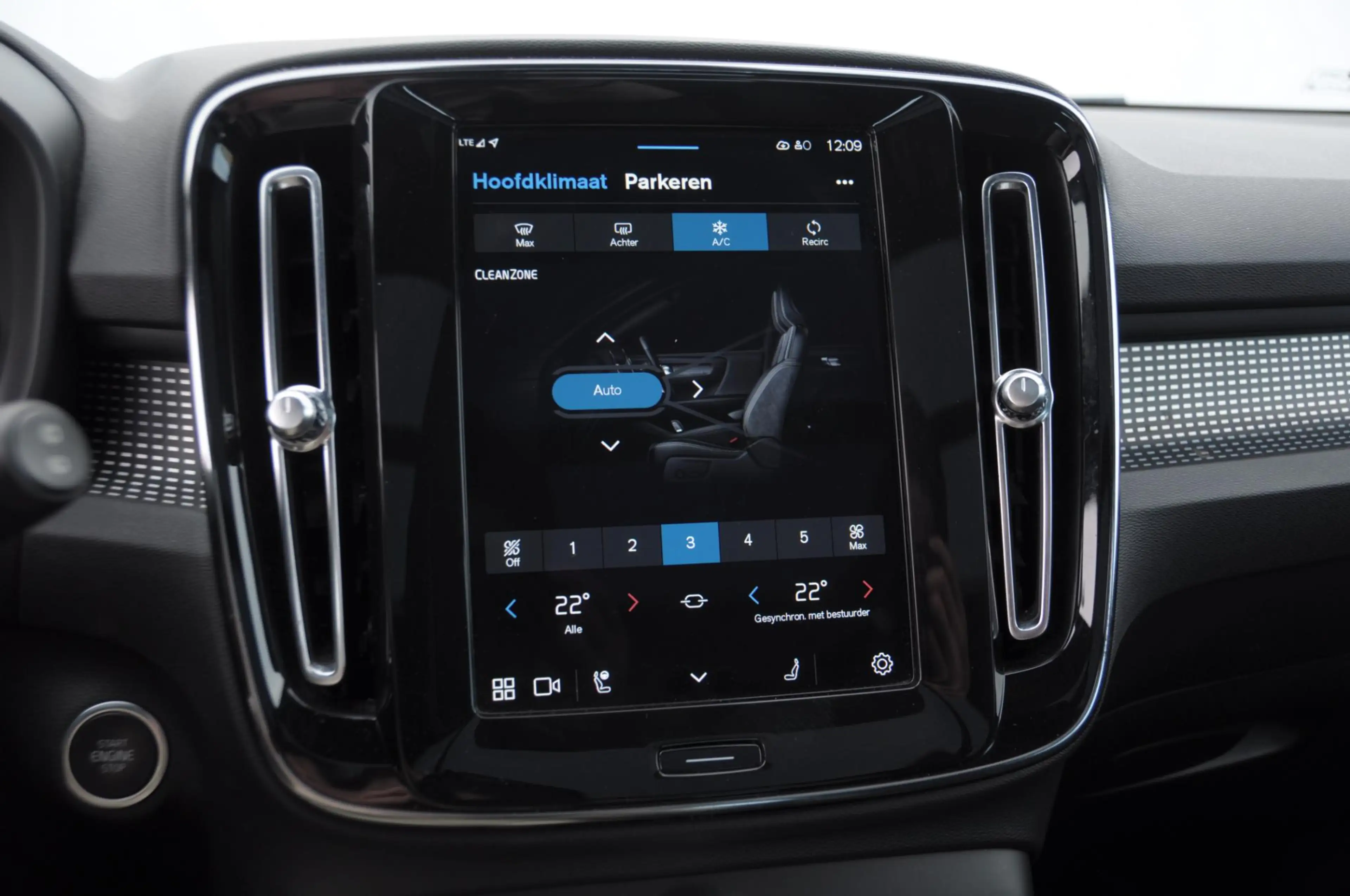 Volvo XC40 B3 177PK Automaat Ultimate Dark / Adaptive cruise — photo 27