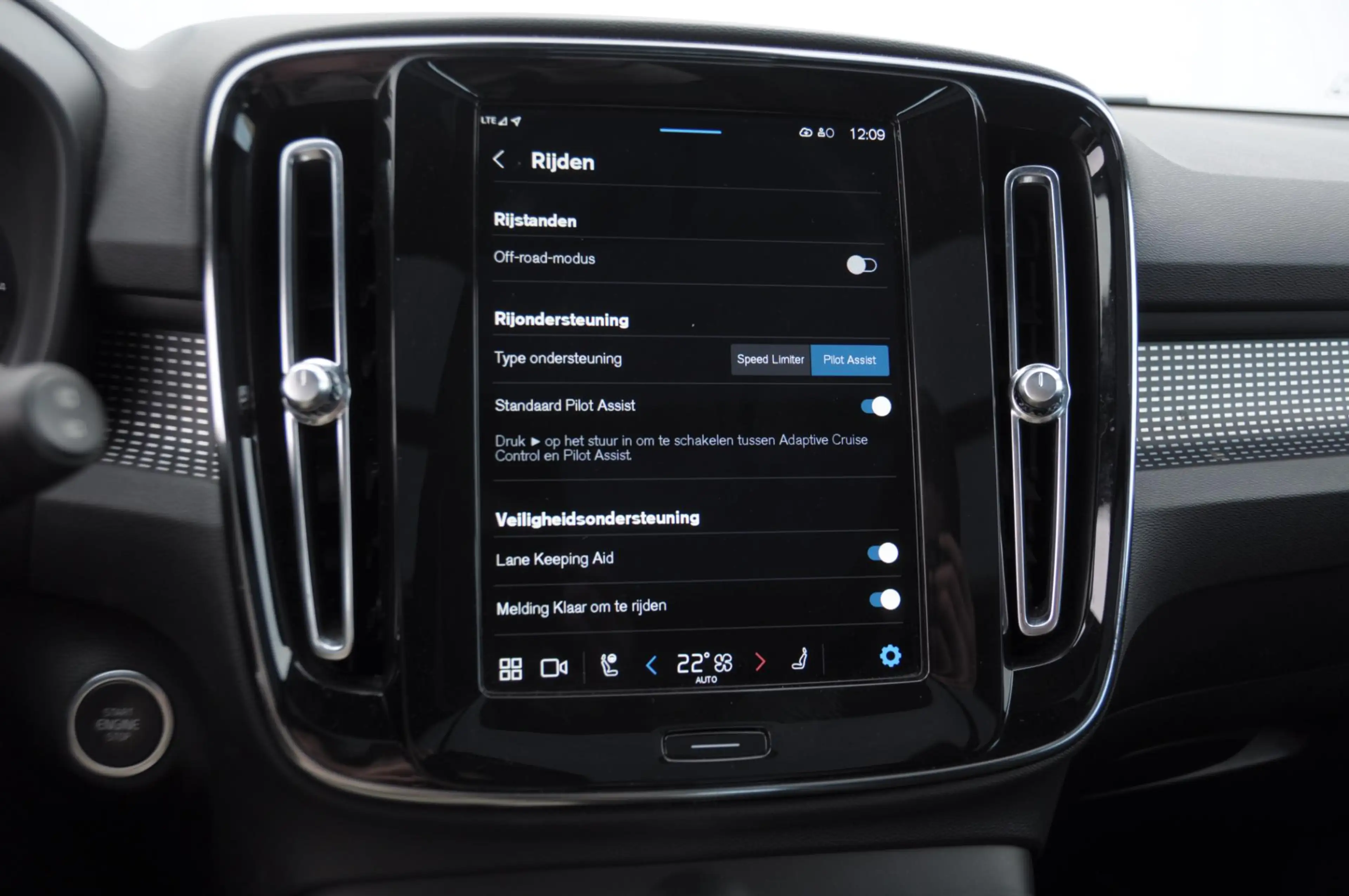 Volvo XC40 B3 177PK Automaat Ultimate Dark / Adaptive cruise — photo 29