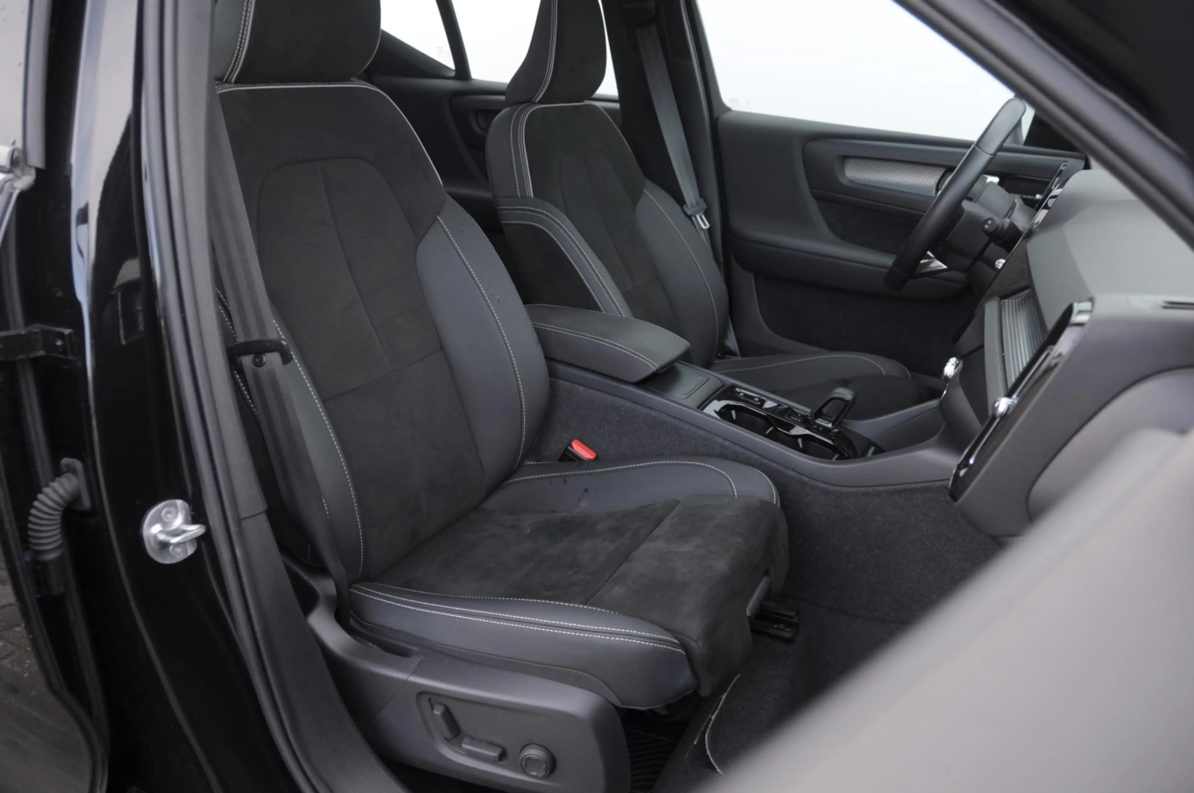 Volvo XC40 B3 177PK Automaat Ultimate Dark / Adaptive cruise — photo 30