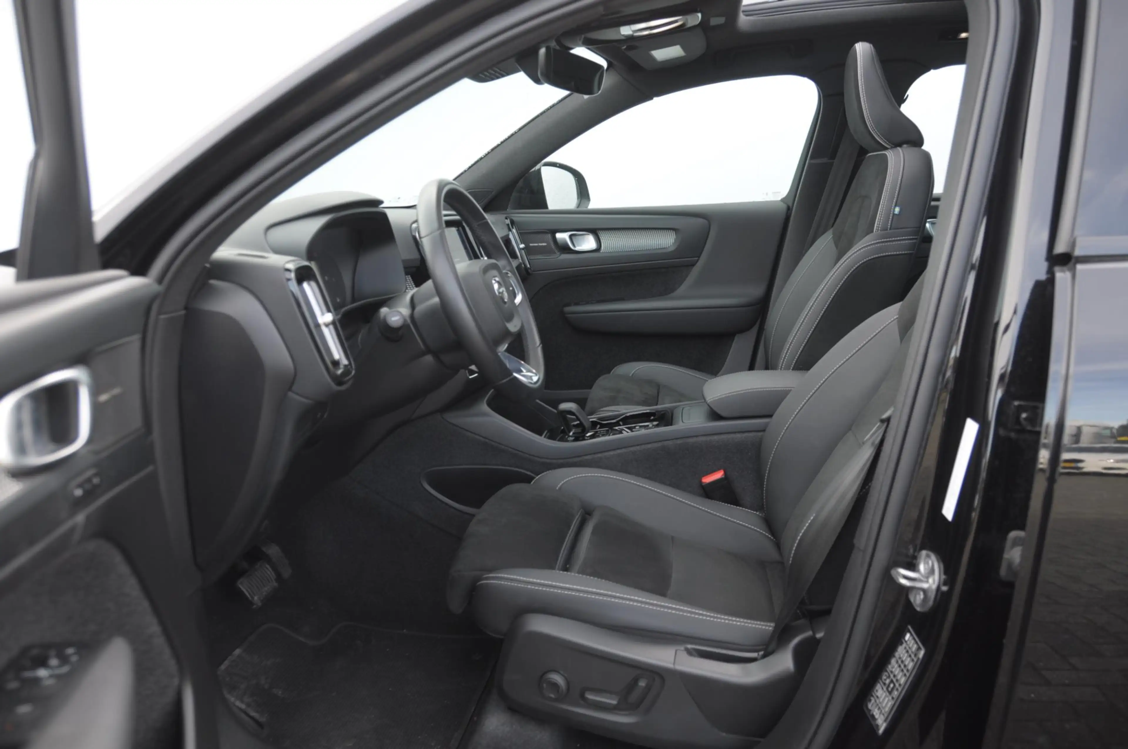 Volvo XC40 B3 177PK Automaat Ultimate Dark / Adaptive cruise — photo 9