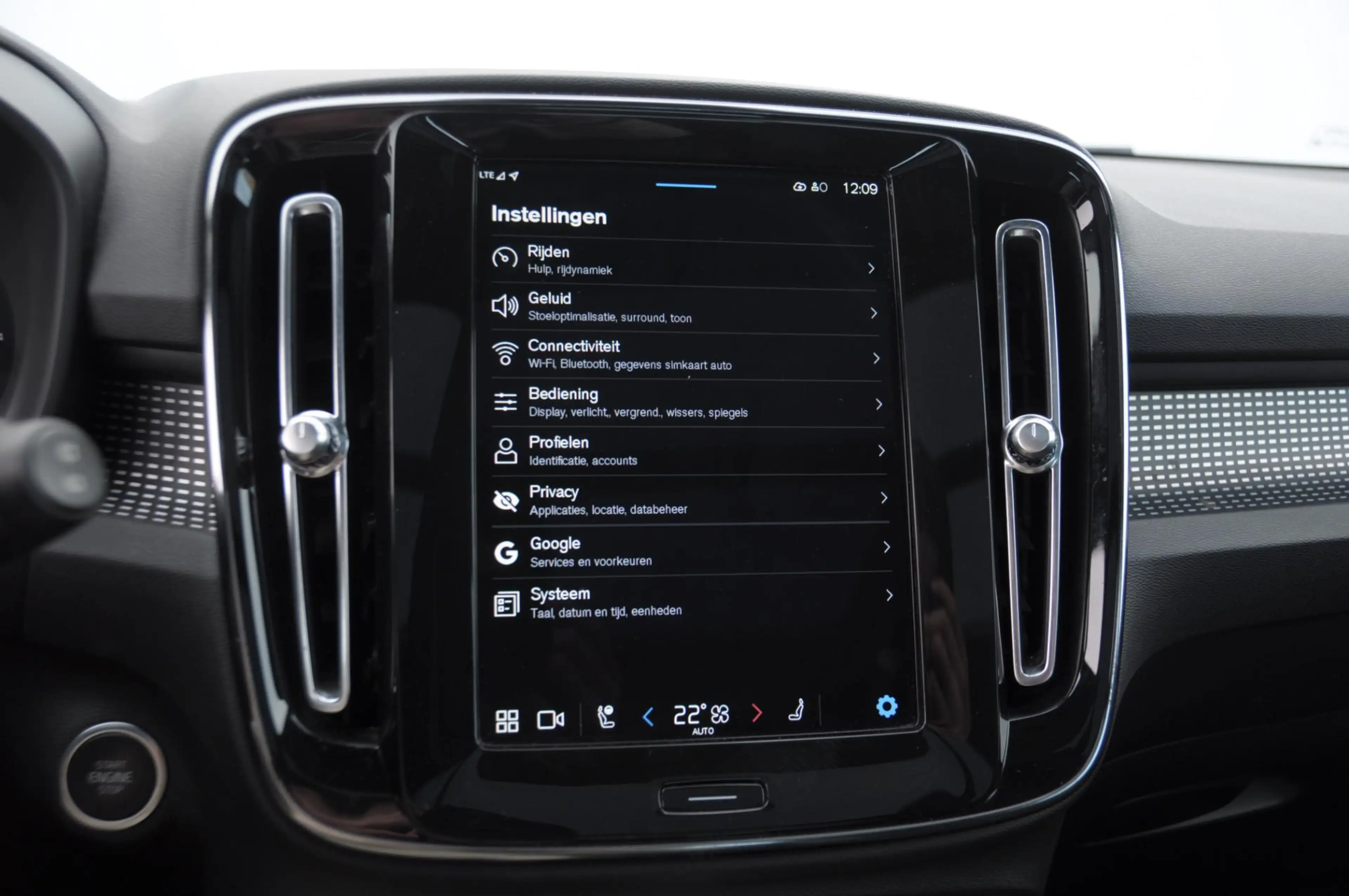 Volvo XC40 B3 177PK Automaat Ultimate Dark / Adaptive cruise — photo 28