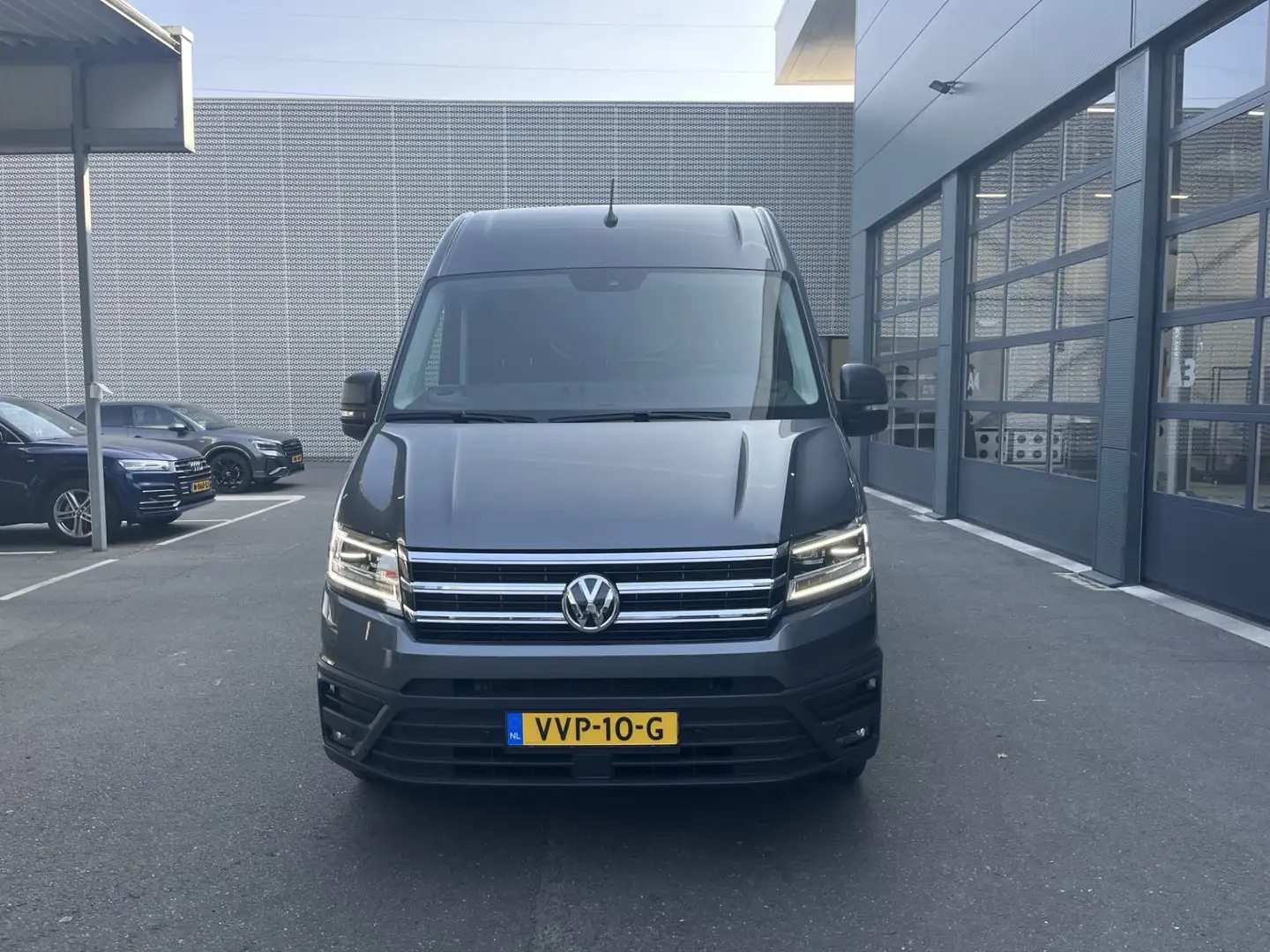 Volkswagen Crafter L3H3 2.0 TDI 140pk 3.5T Exclusive-edition /BPM-vri Grijs - 2