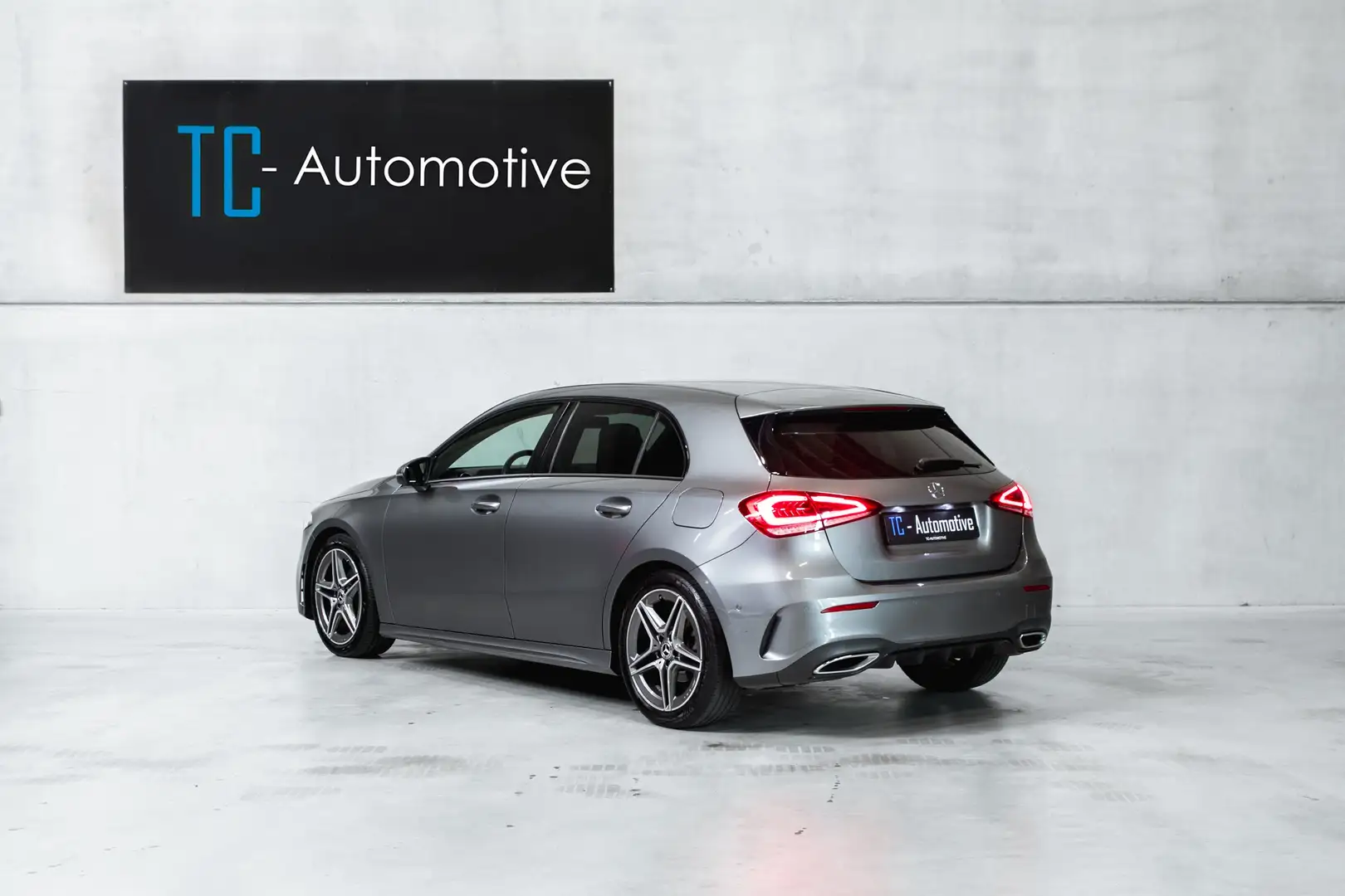 Mercedes-Benz A 180 AMG-line Business Solution Grijs - 2