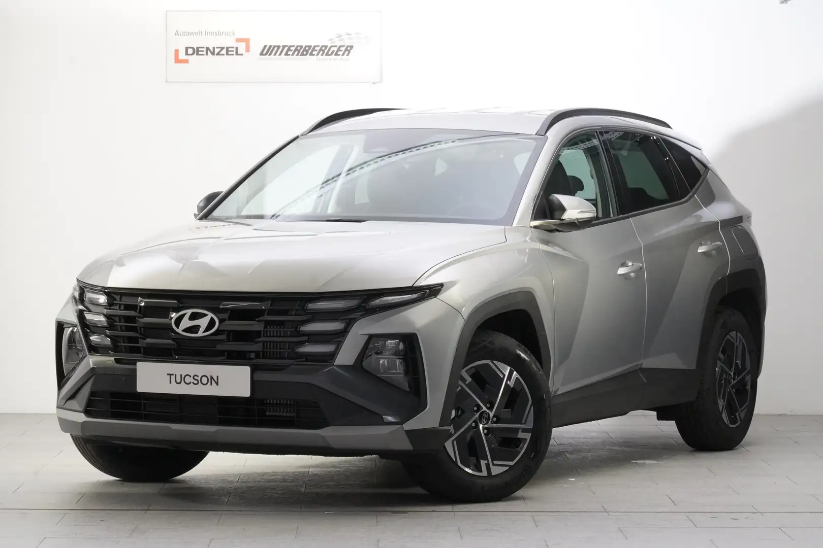 Hyundai TUCSON NX4 Jubile 1,6 T-GDi 2WD 48V Silber - 2