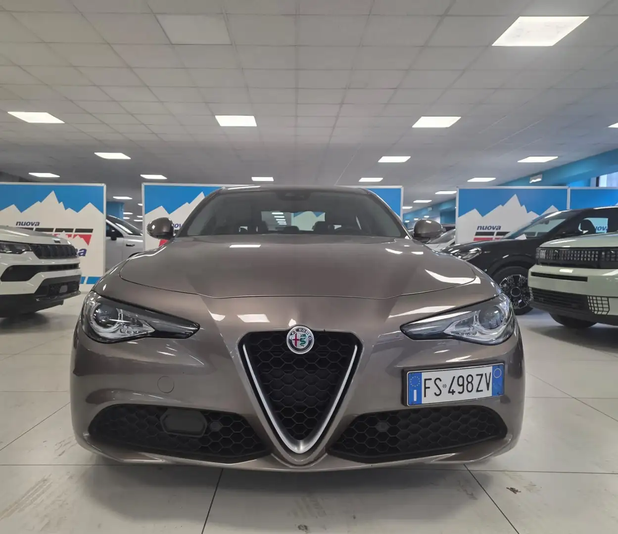 Alfa Romeo Giulia 2.2 t Business 160cv auto my19 Grau - 2