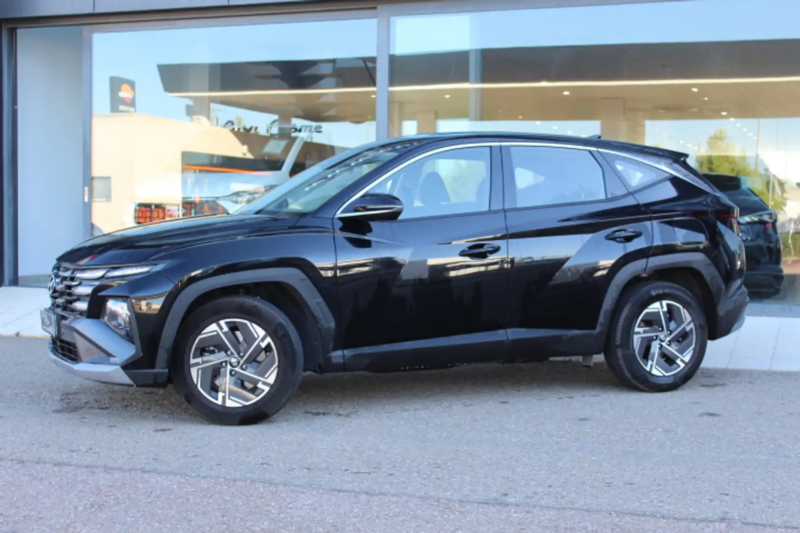 Hyundai TUCSON 1.6 T 48V Klass Schwarz - 2
