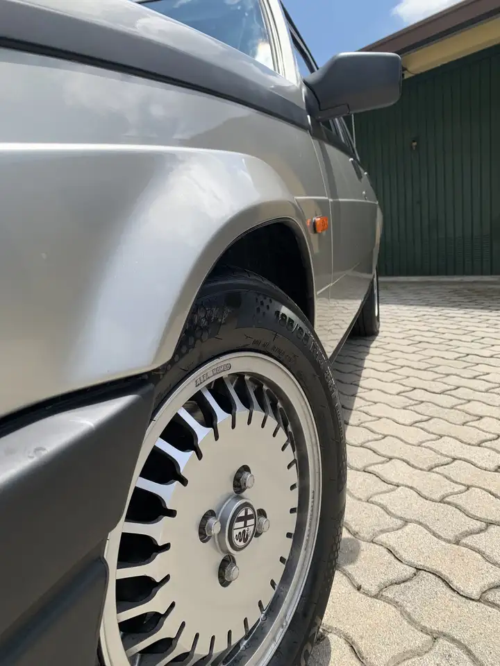 Alfa Romeo 75 1.8 ie, foto 10