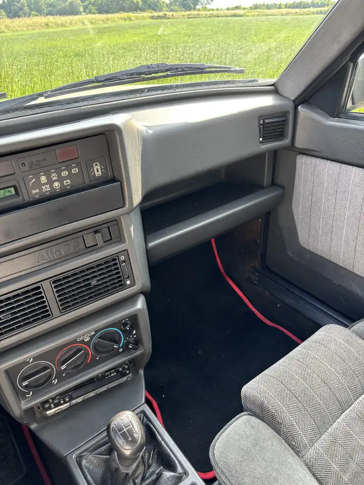 Alfa Romeo 75 1.8 ie, foto 8