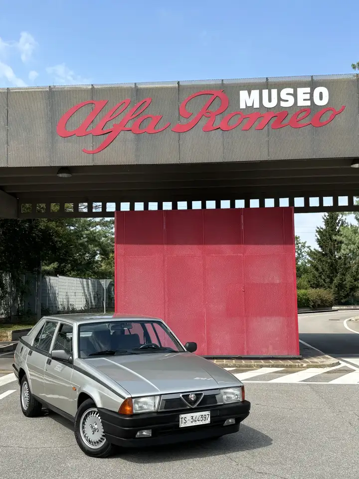 Alfa Romeo 75 1.8 ie, foto 9