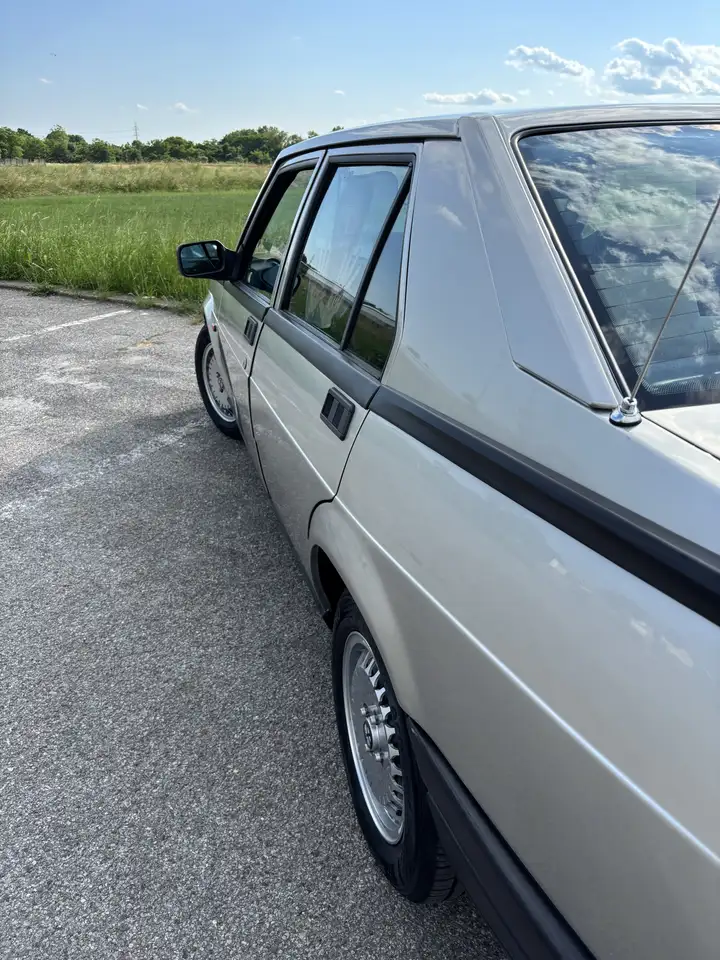 Alfa Romeo 75 1.8 ie, foto 6