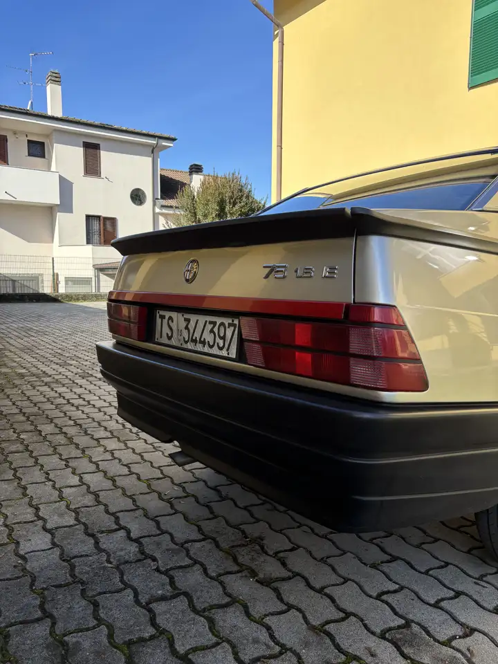Alfa Romeo 75 1.8 ie, foto 3