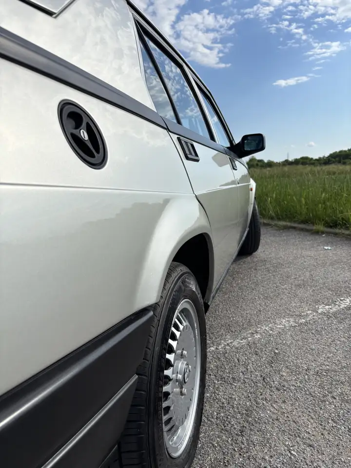 Alfa Romeo 75 1.8 ie, foto 7