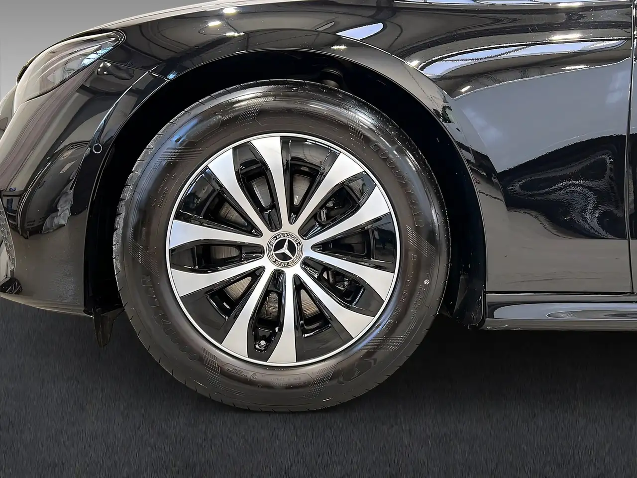 Mercedes-Benz E 220 d T AVANTGARDE+LED+Kamera+TotW+DAB+AHK 4