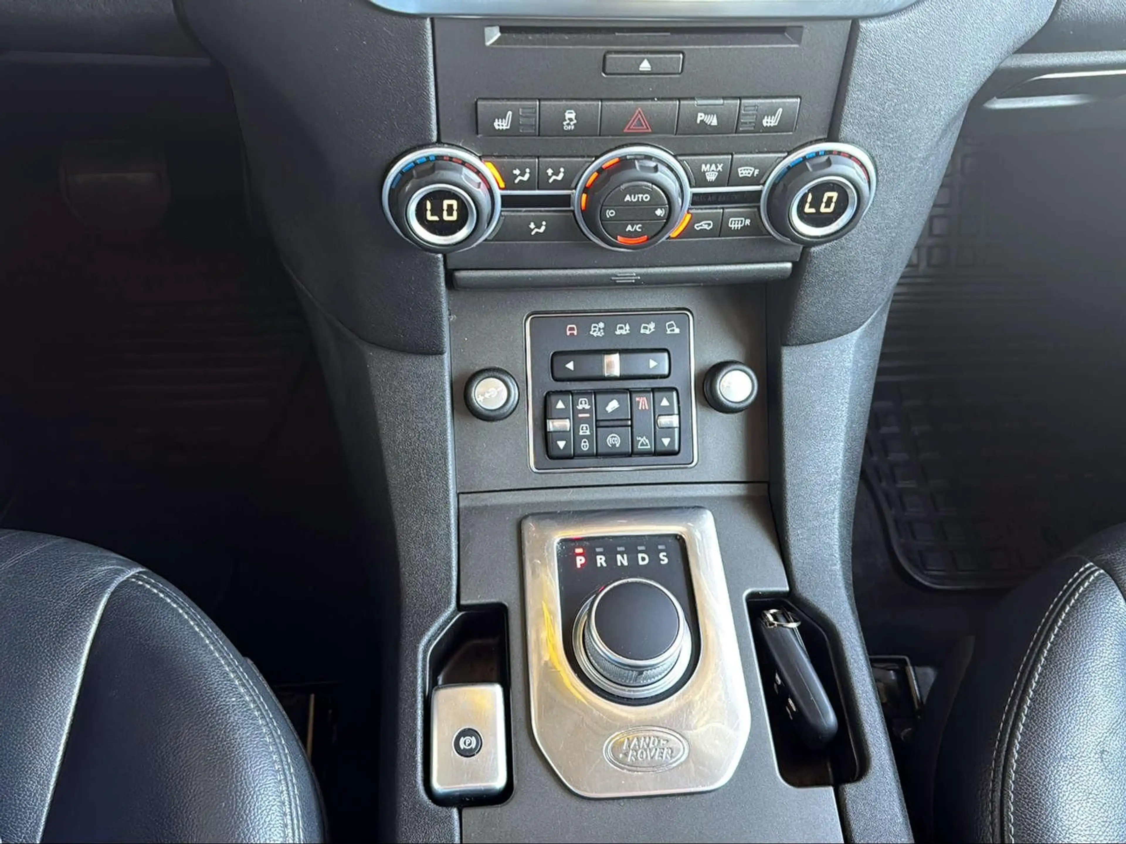 Land Rover Discovery TDV6 SE 3.0 TD V6/7Sitzer/Navi/Radio/L — photo 11
