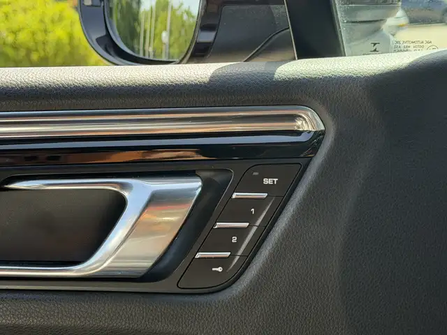 Porsche Macan view 12