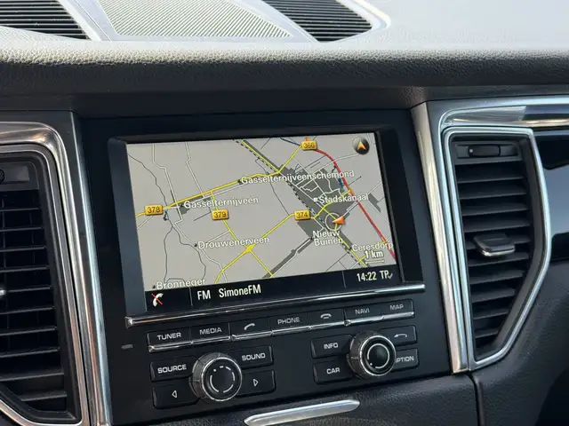 Porsche Macan view 13