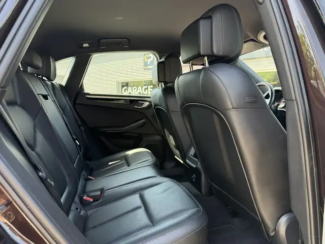 Porsche Macan view 10