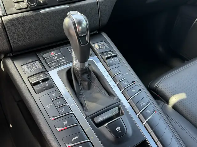 Porsche Macan view 14