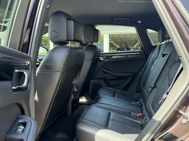 Porsche Macan view 6