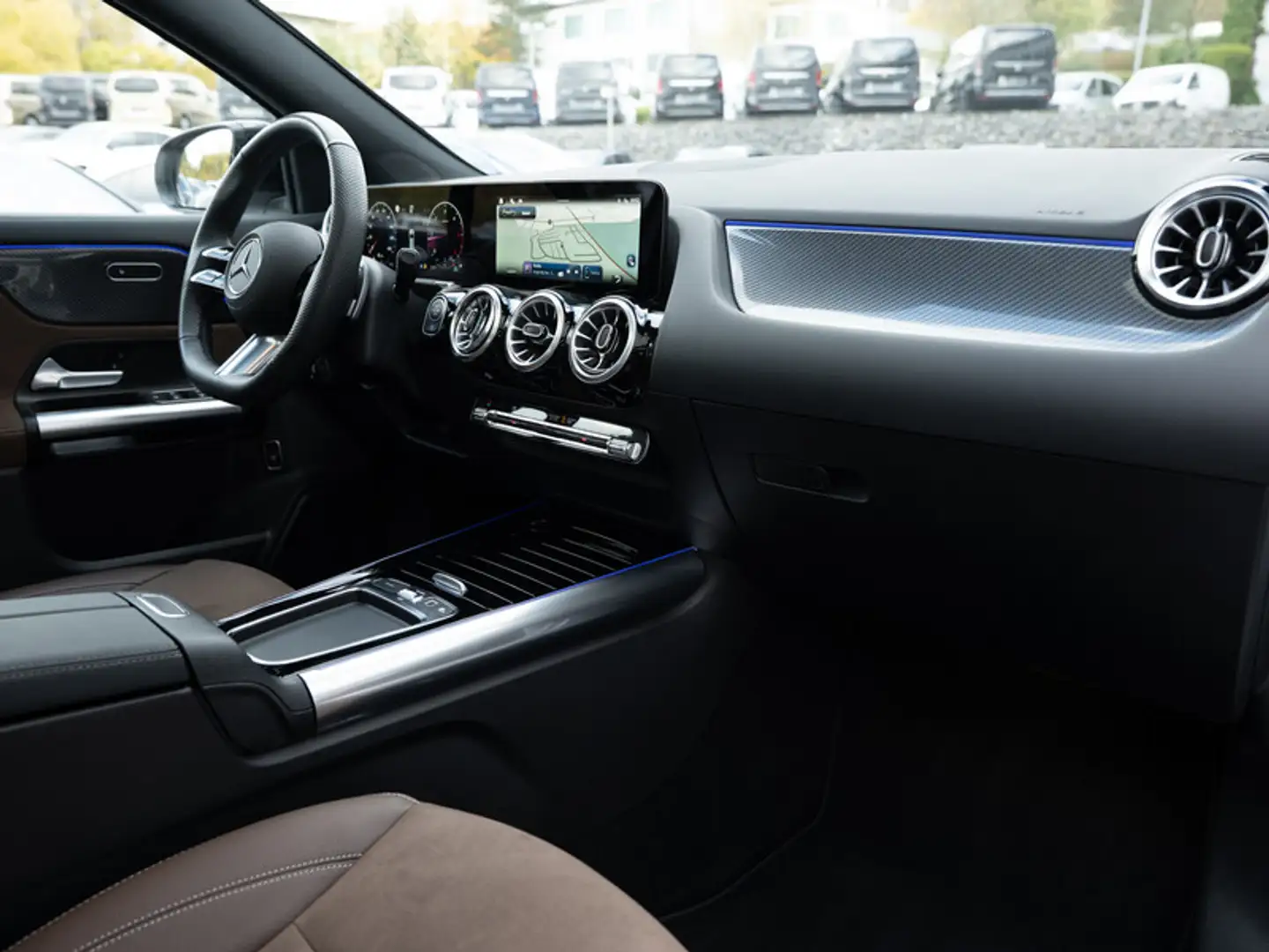 Mercedes-Benz GLA 220 d 4MATIC AMG-Sport+Pano+Distr+MLB+Night Weiß - 2