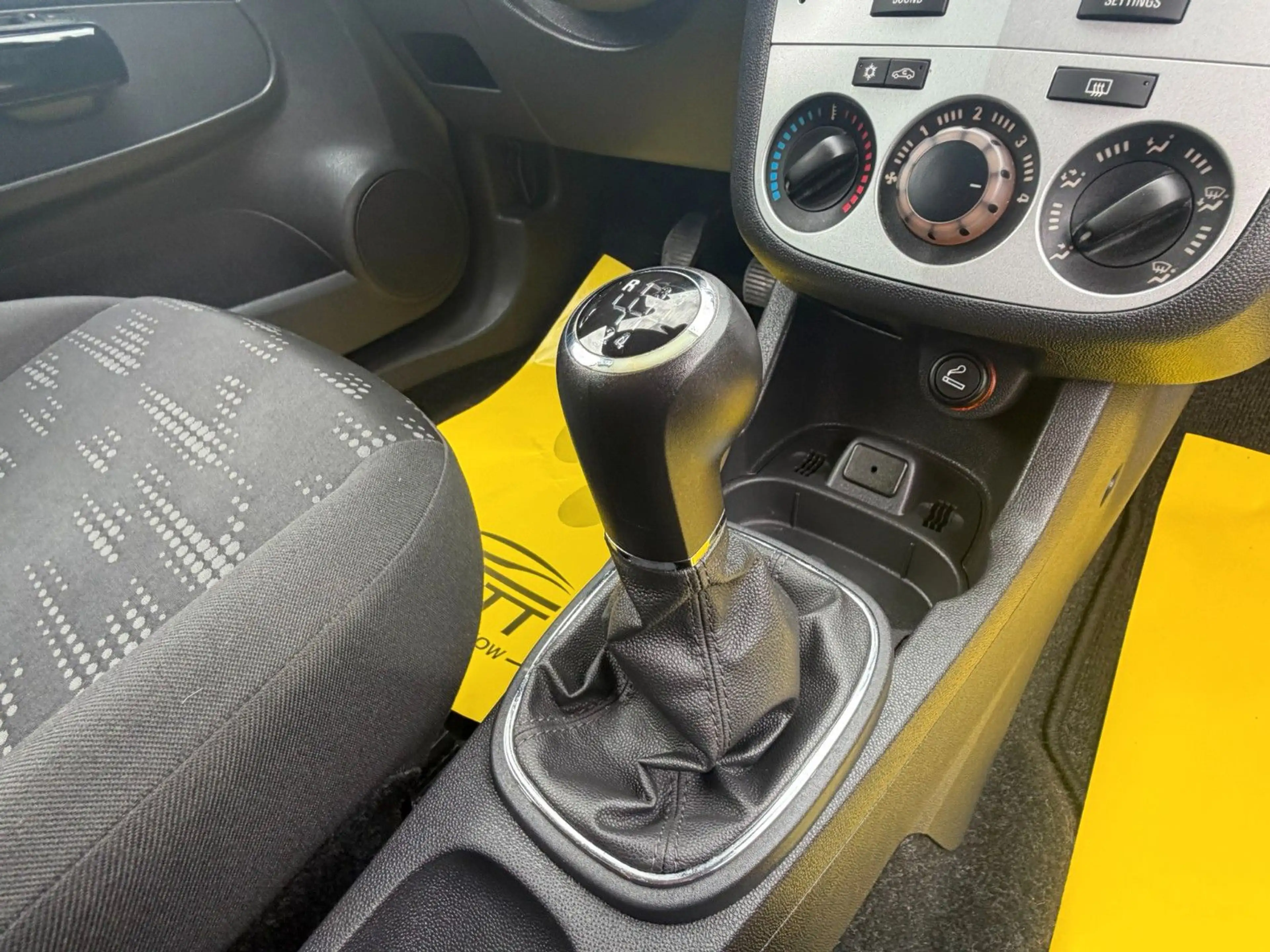 Opel Corsa D Satellite *MFL*Klima*ALLWR*PDC* TÜV NEU — photo 12