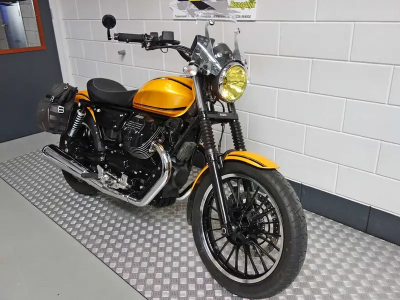 Moto Guzzi V 9 - foto 6