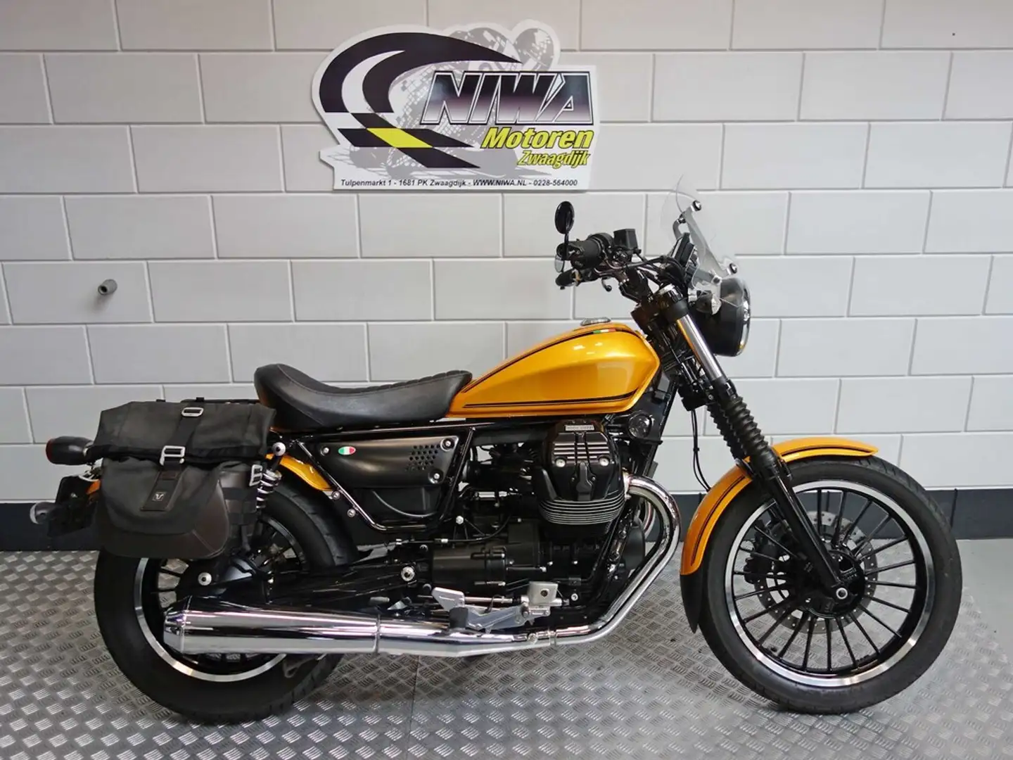Moto Guzzi V 9 Roamer Galben - 1