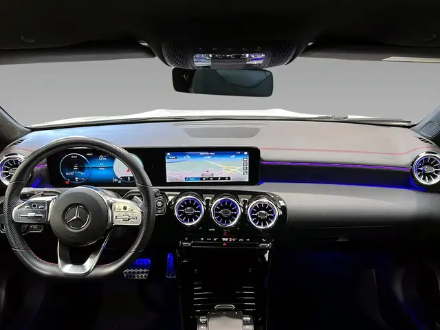 Mercedes-Benz 250 view 11