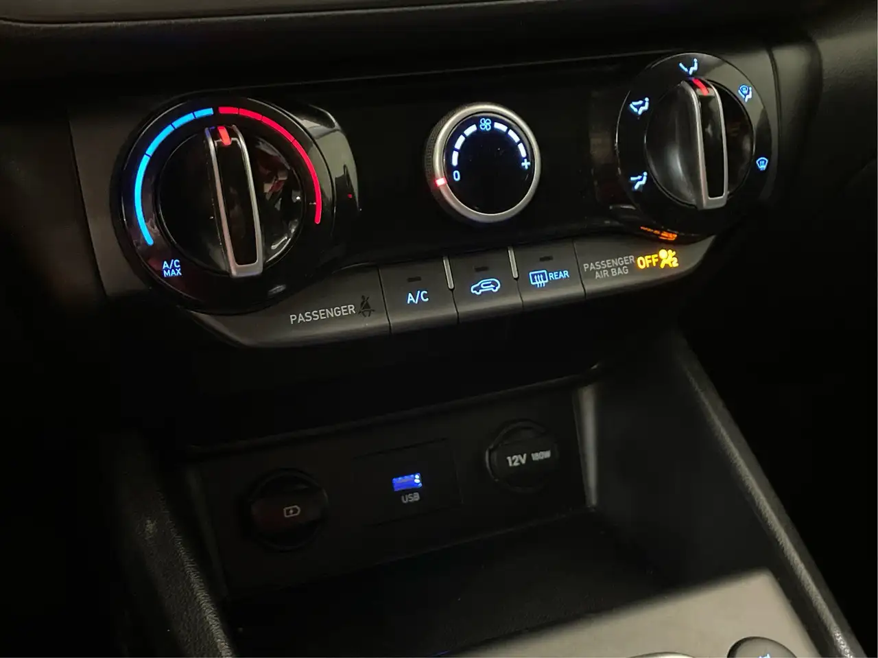 Hyundai KONA снимка Hyundai KONA